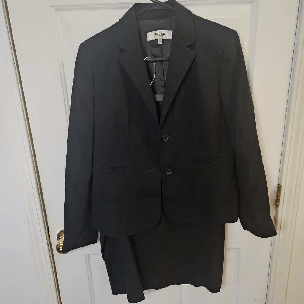 Jones Studio Skirt suit black two piece jacket blazer with Skirt Size 8 Petite